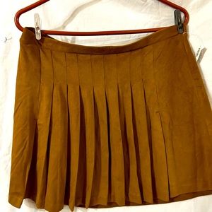NWT Old Navy pleated suede mini skirt